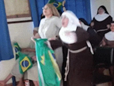 Freiras pulam e gritam com gol do Brasil; vídeo viraliza