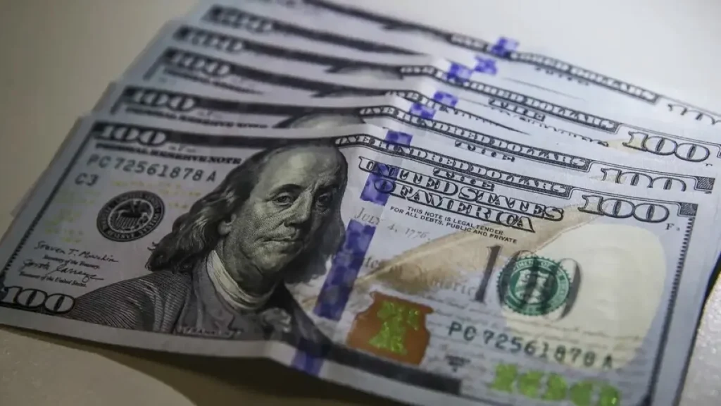 Dólar fecha a R$ 5,17 com tensão no Oriente Médio