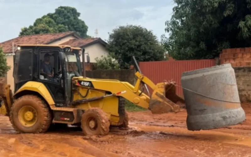 Chuva cancela desfile e abre cratera em Três Lagoas