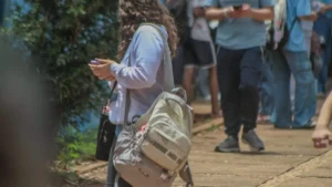 Mulheres ampliam vantagem na escolarização após os 15 anos em MS