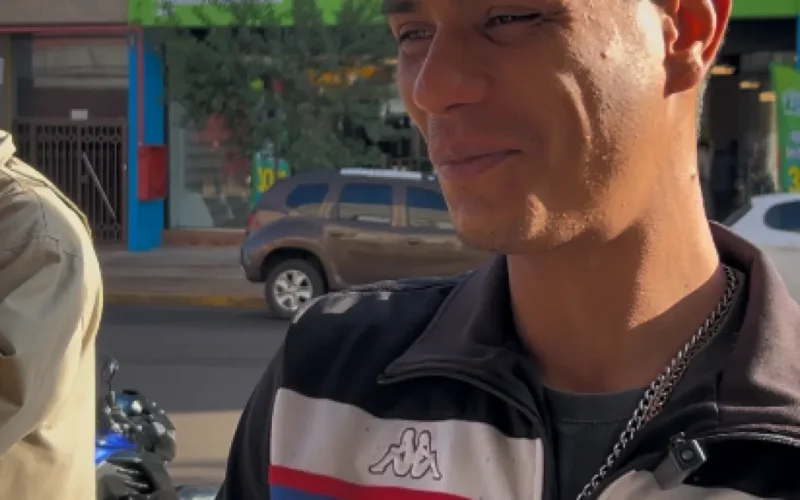 Pedreiro tira novo RG em mutirão após 4 anos sem documentos