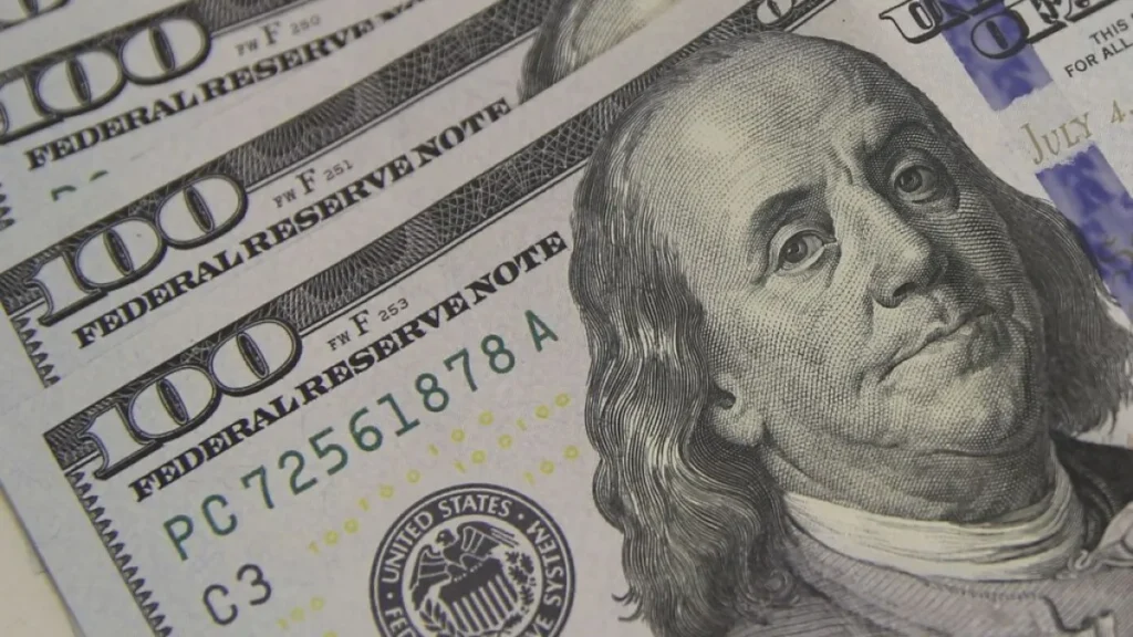Dólar cai a R$ 5,16 após dados de emprego no Brasil