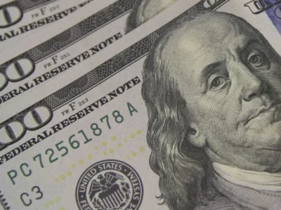 Dólar cai a R$ 5,16 após dados de emprego no Brasil