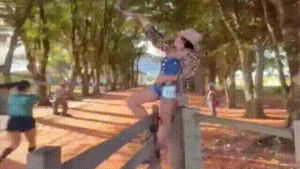 Tanikyta: look de onça e berrante fazem sucesso em corrida