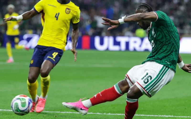 México vence Equador e avança às oitavas da Copa