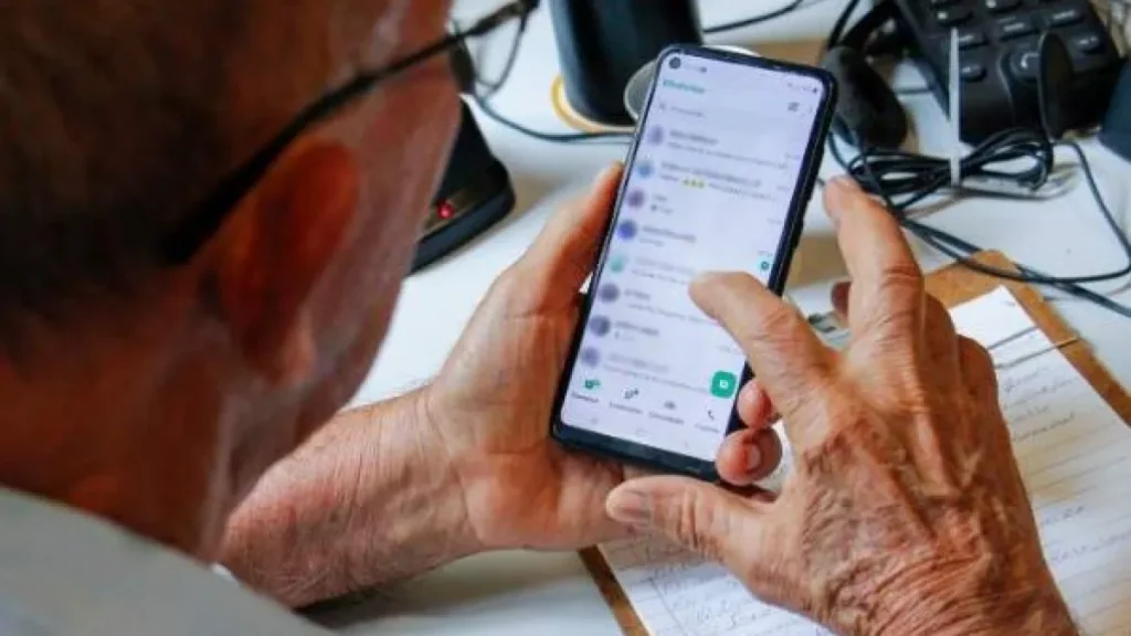 Uso da internet entre idosos cresce 30% em seis anos, aponta IBGE
