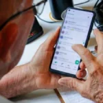 Uso da internet entre idosos cresce 30% em seis anos, aponta IBGE