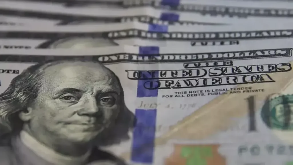 Dólar volta a cair e fecha semana cotado a R$ 5,16