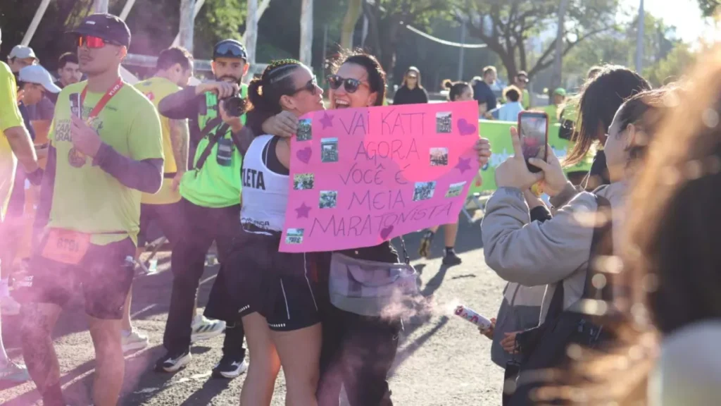 Amigo na linha de chegada faz diferença na Maratona