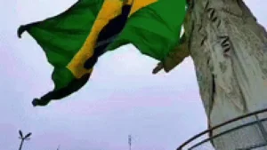 Cristo Rei do Pantanal exibe bandeirão do Brasil na Copa