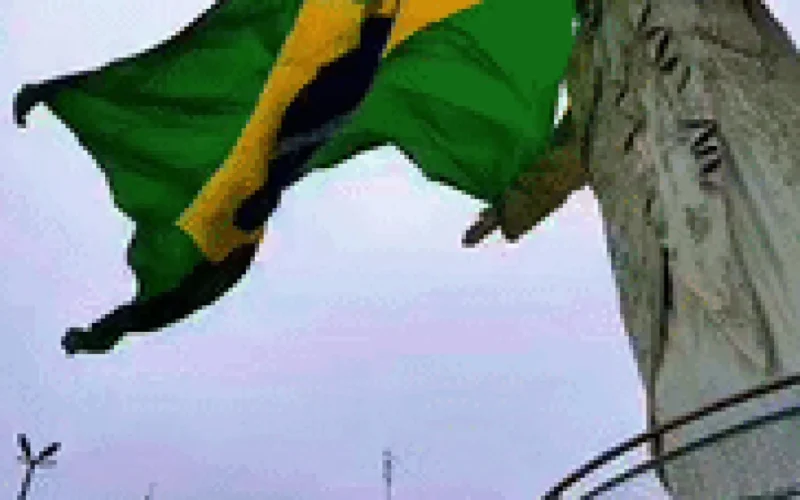 Cristo Rei do Pantanal exibe bandeirão do Brasil na Copa