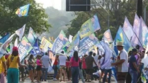 Servidor pode pedir voto, mas só após bater ponto