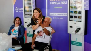 Idosos transformam memórias em poesia em oficina da FLIB