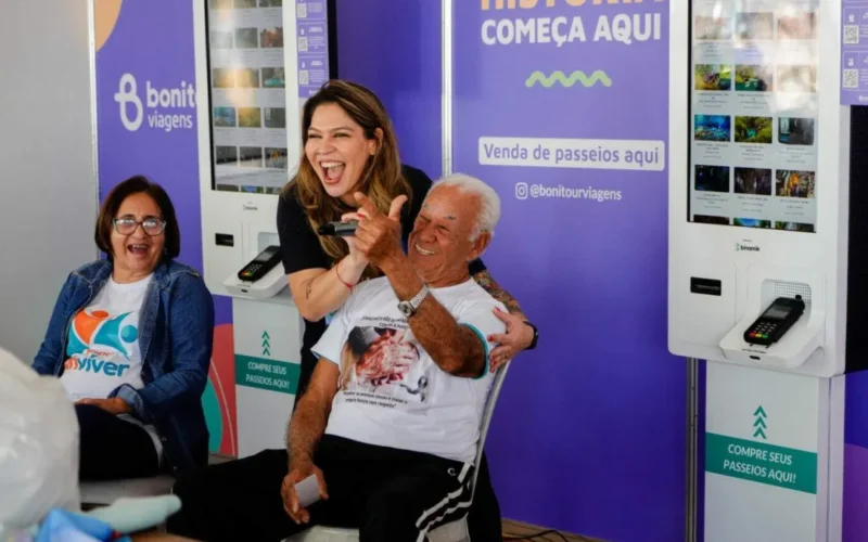Idosos transformam memórias em poesia em oficina da FLIB