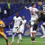 Argentina vira nos acréscimos e elimina Inglaterra na semifinal