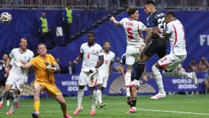 Argentina vira nos acréscimos e elimina Inglaterra na semifinal