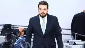 Justiça suspende ação de Claudinho Serra após questionamento de competência