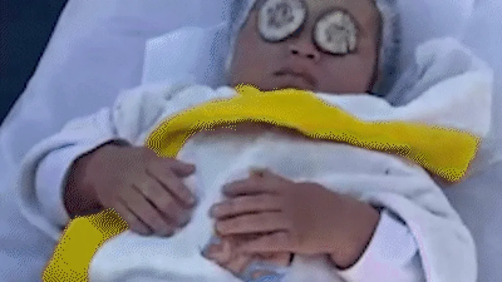 Bebês ganham spa com pepino e massagem em último dia de aula
