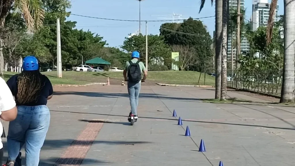 Agetran alerta: patinete elétrico não é brinquedo