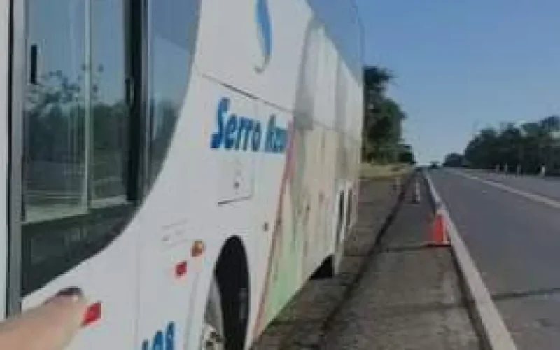 Pane dupla em ônibus deixa passageiros sem água e comida na BR-163