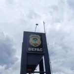 Mulher escapa e prende companheiro por cárcere privado