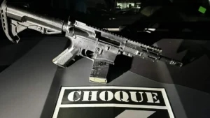 Fuzil M4 americano avaliado em R$ 40 mil é achado em avenida