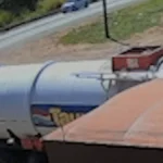 Carreta com algodão tomba na BR-163 em Campo Grande