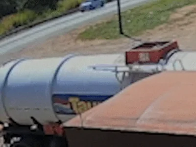 Carreta com algodão tomba na BR-163 em Campo Grande
