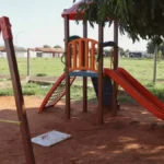 Praça sem placa e abandonada: a homenagem esquecida a menino morto