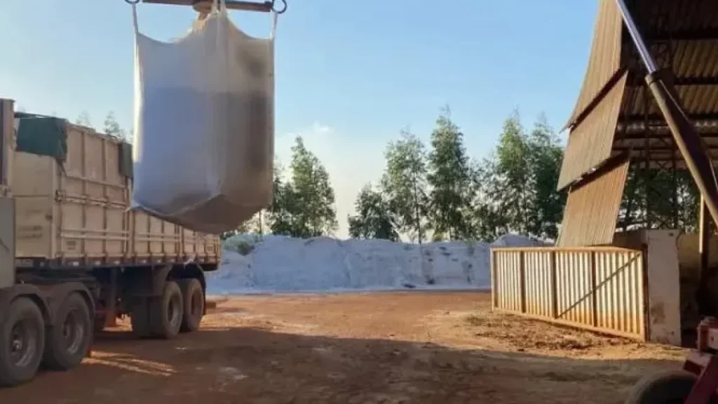 Furto de 4 toneladas de adubo em fazenda de Inocência