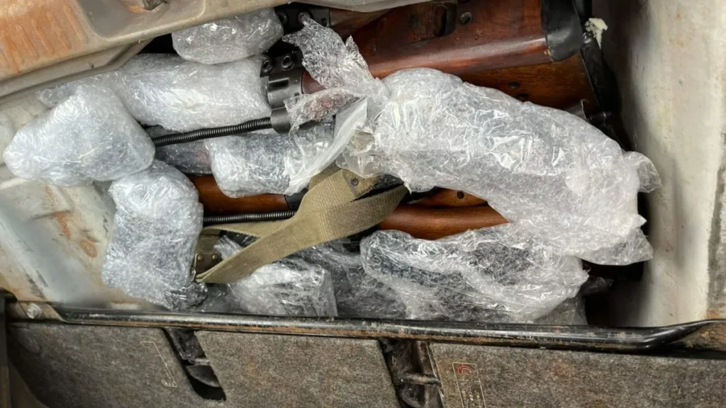 Policial paraguaio é preso com 20 fuzis que iriam para a Rocinha