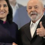 Lula é multado em R$ 15 mil por pedir votos a Simone Tebet