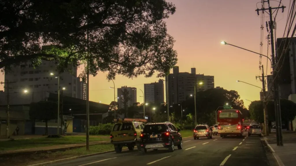 Sol volta e fim de semana terá calor intenso e ar seco em MS