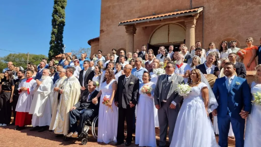 Casamento comunitário reúne 43 casais em Campo Grande