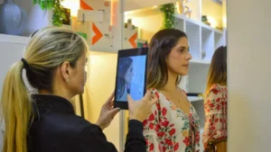 Hollywood Estética celebra 12 anos com Consulta 360° solidária