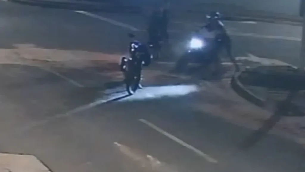 Moto é furtada após dupla cercar jovem nas Moreninhas