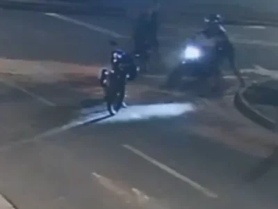 Moto é furtada após dupla cercar jovem nas Moreninhas
