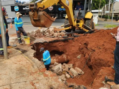 Obra em tubulação interdita trecho da Rua Joaquim Murtinho