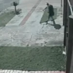 Ladrão furta casa e foge com TV nos braços na Vila Ipiranga