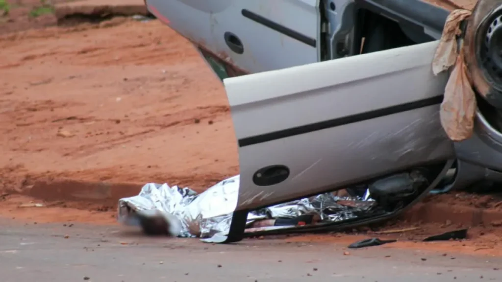 Motorista capota carro e morre na Avenida Guaicurus em Campo Grande
