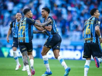 Grêmio vence São Paulo de virada e deixa a zona de rebaixamento