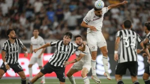 Fluminense e Botafogo empatam; Coritiba vence e afunda a Chapecoense