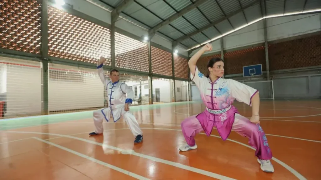 Kung-fu em família: pais treinam filhas e perpetuam tradição