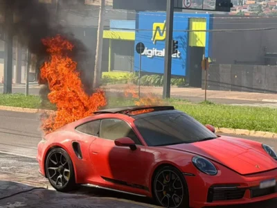 Pai e filho escapam de incêndio em Porsche de R$ 1 milhão no Dia dos Pais